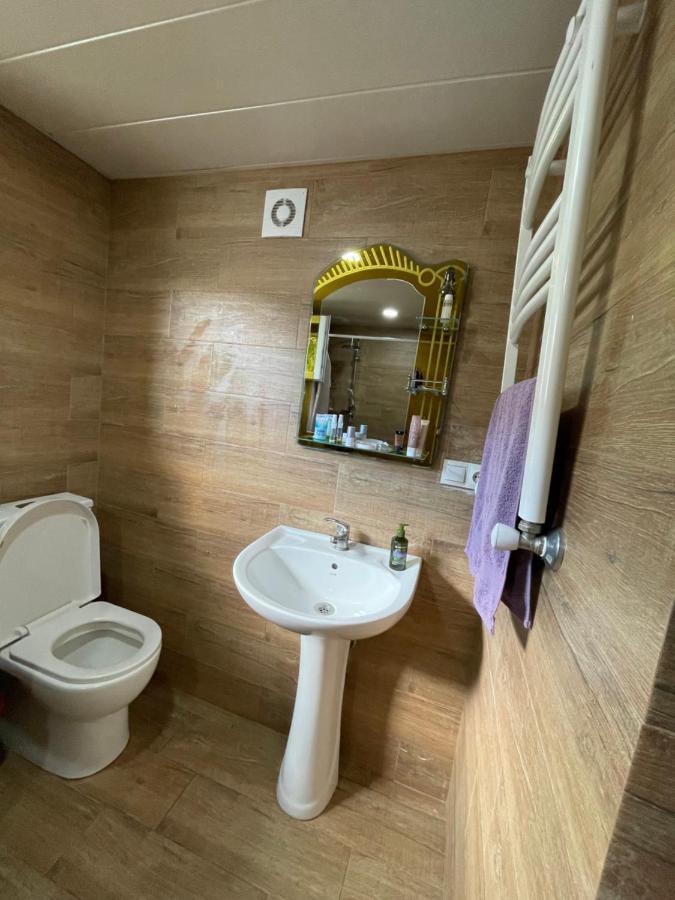 Isolated Second Floor For Rent With Separate Kitchen And Bathroom 公寓